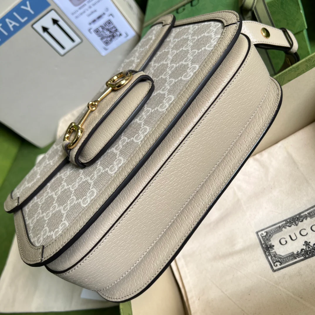 Сумка Gucci Saddle Bag - белая - 25x18x8 см
