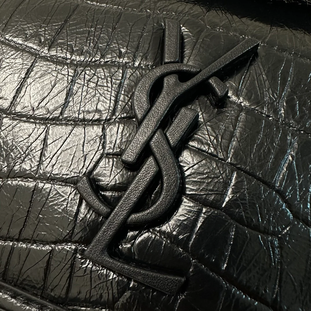 YSL Niki Baby 28 см, черная цепочка с крокодиловым принтом