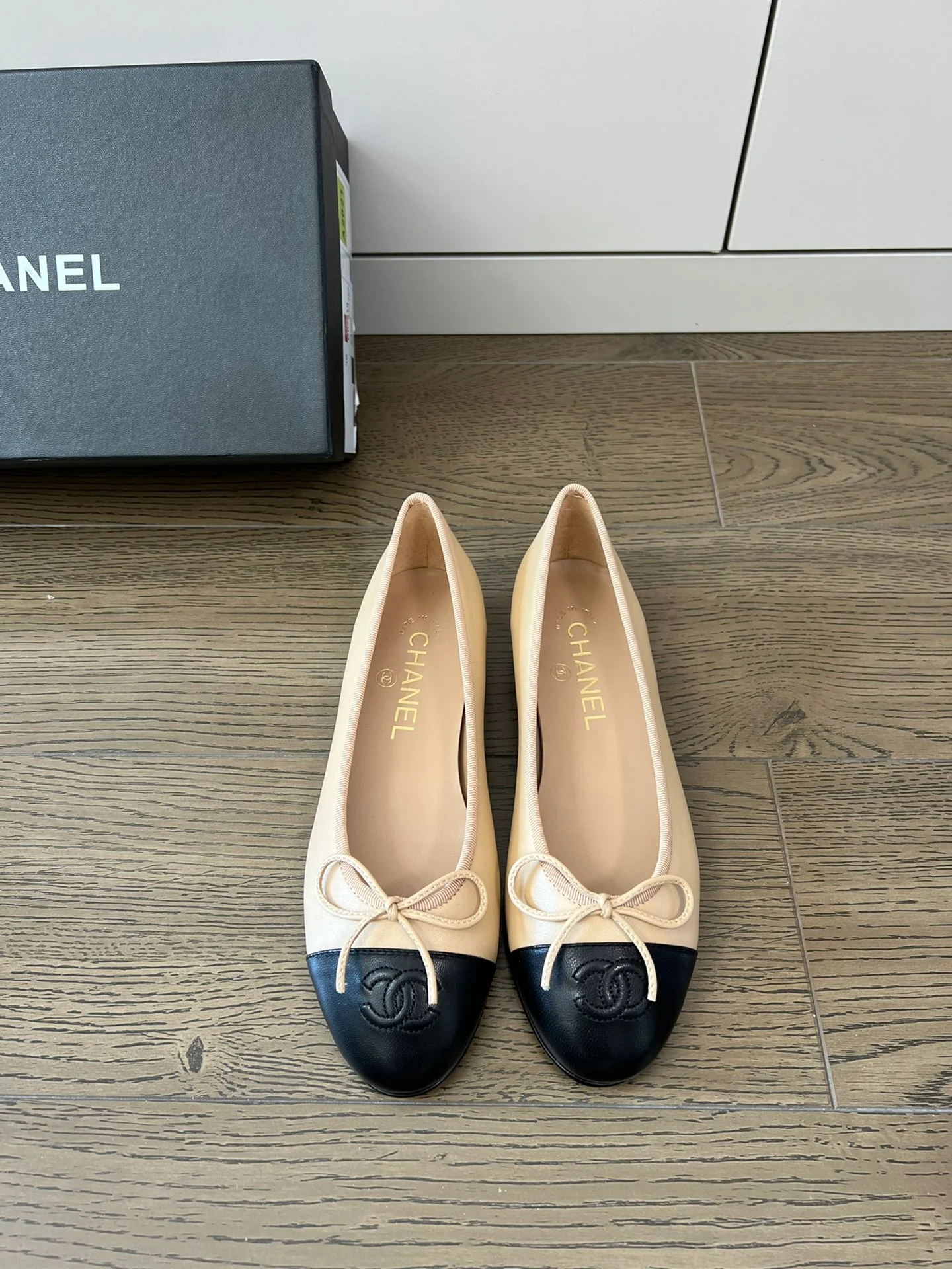 Новинка весны 2023 от Chanel - Классические балетки - Абрикосовый цвет