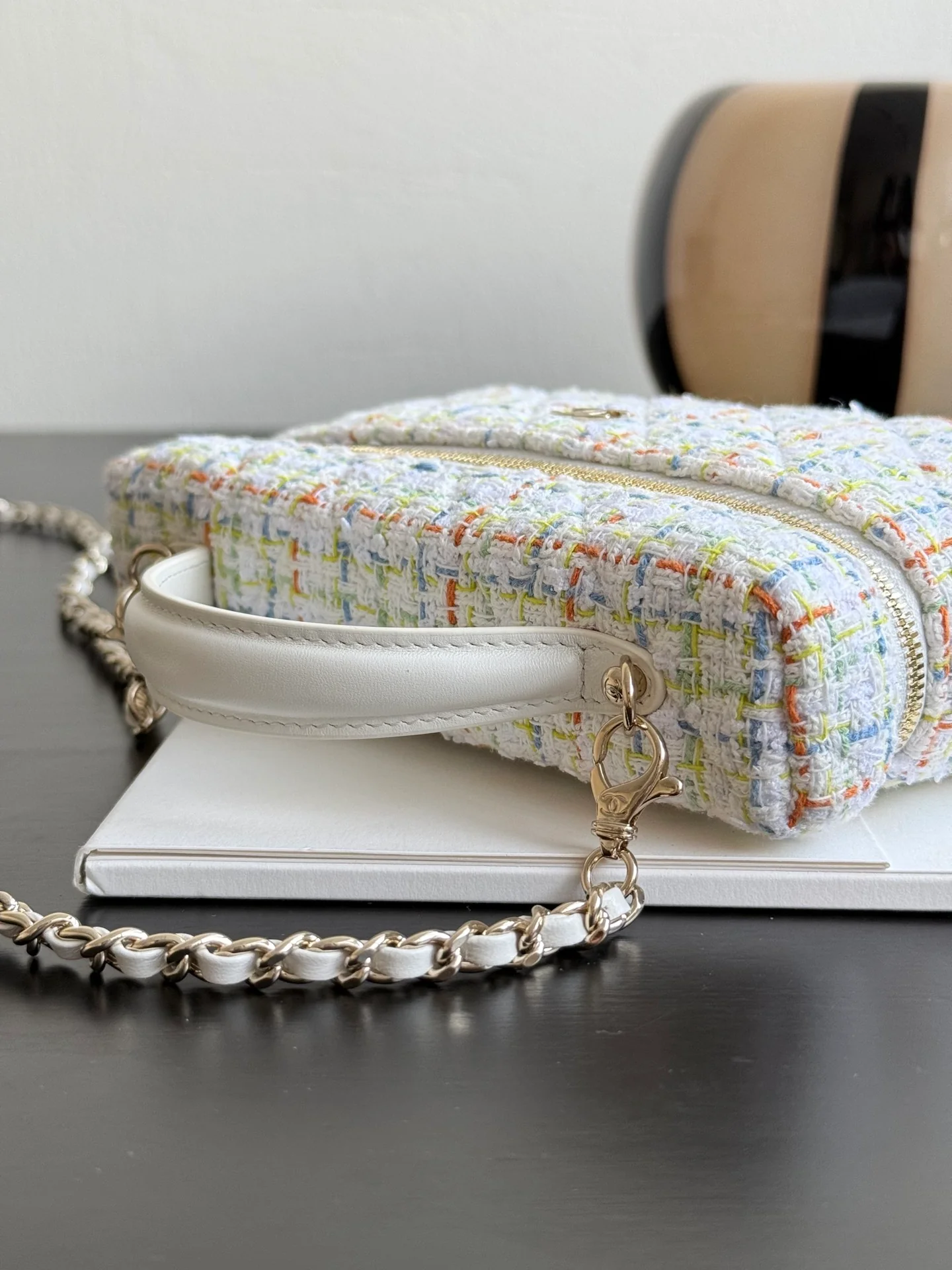 Бланш-сумка Chanel-LP из твида, белая.