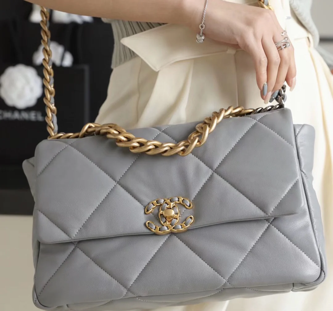 Сумка Chanel 19 — средне-серый