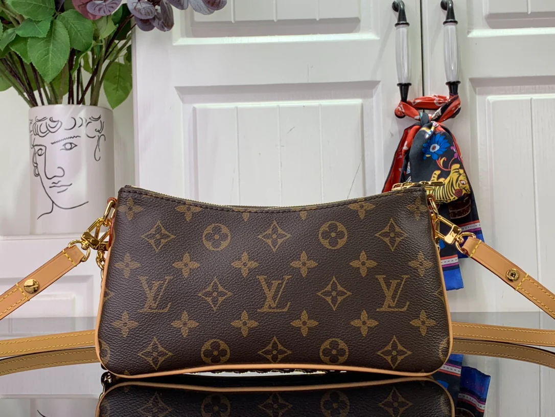 m83008-LV-liv-pochette сумка через плечо с монограммой
