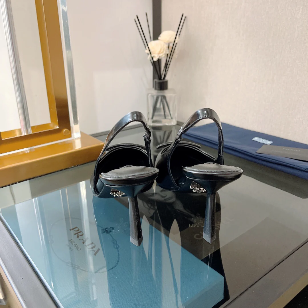Prada - Новинки ранней весны 2022 года - Сандалии на шпильках