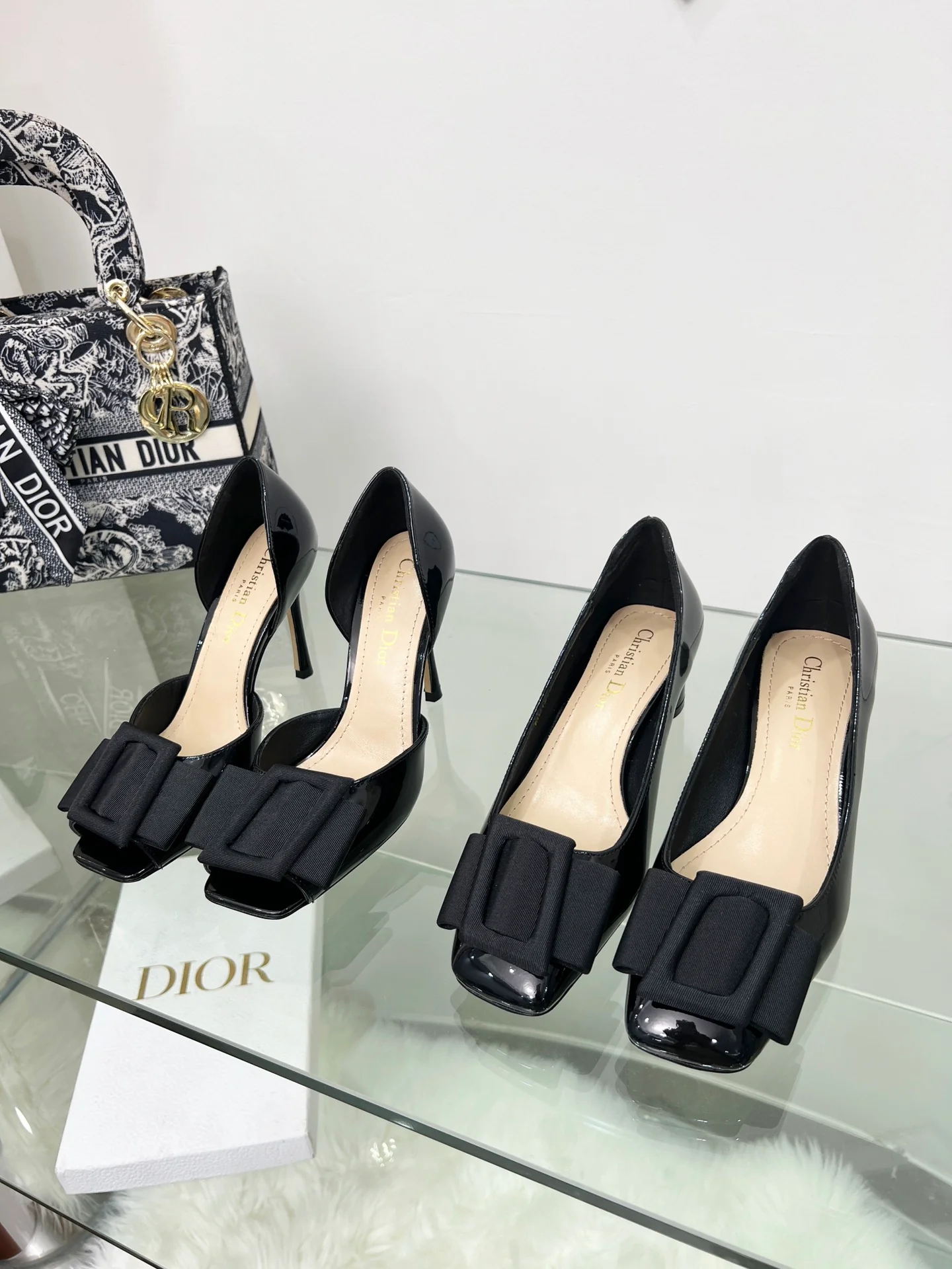 Dior - Винтажные балетки с жемчужной пряжкой - Изображение из коллекции