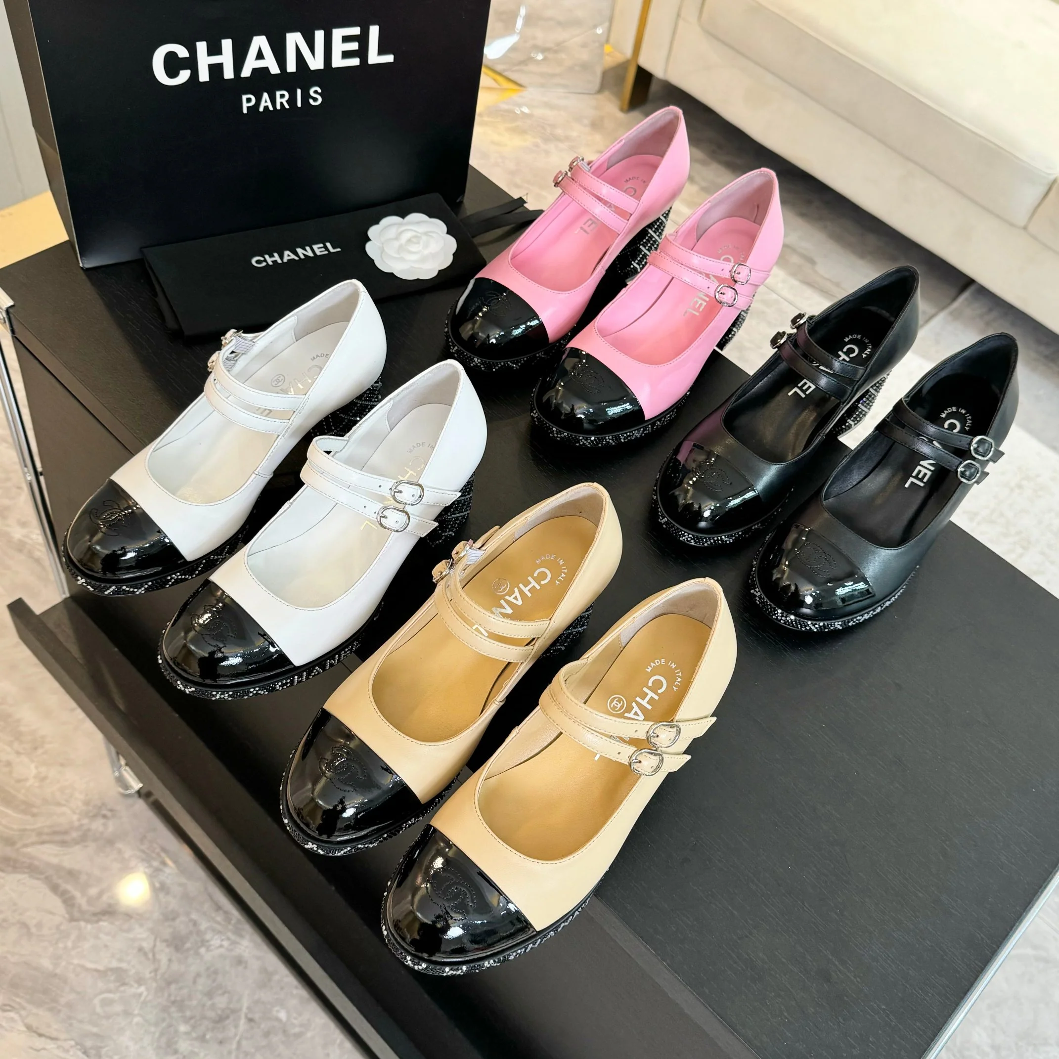 Коллекция Chanel 2024 года: босоножки на высоком каблуке. Изображение 1.