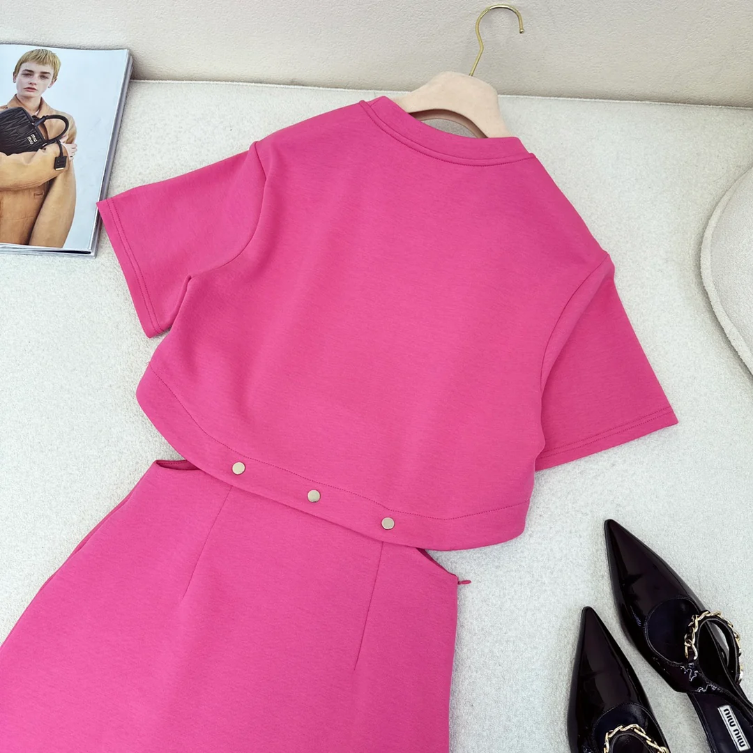 Miu Miu - 2404-24ss Весна/Лето Новинка Укороченное платье с короткими рукавами, которое можно носить как в сложенном, так и в раскладном виде - Розовое