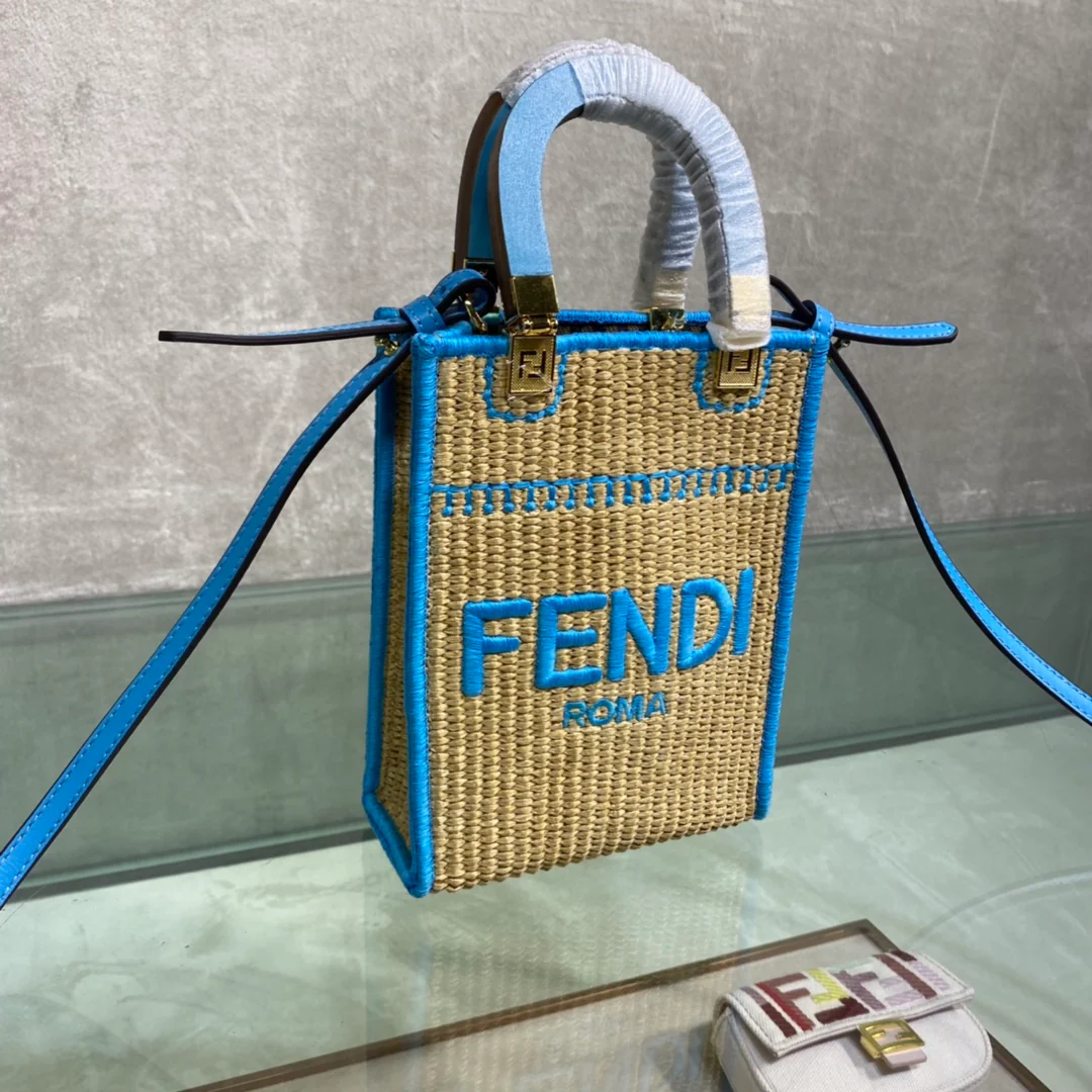 Мини-сумка-тоут Fendi Sunshine синего цвета из плетеного материала