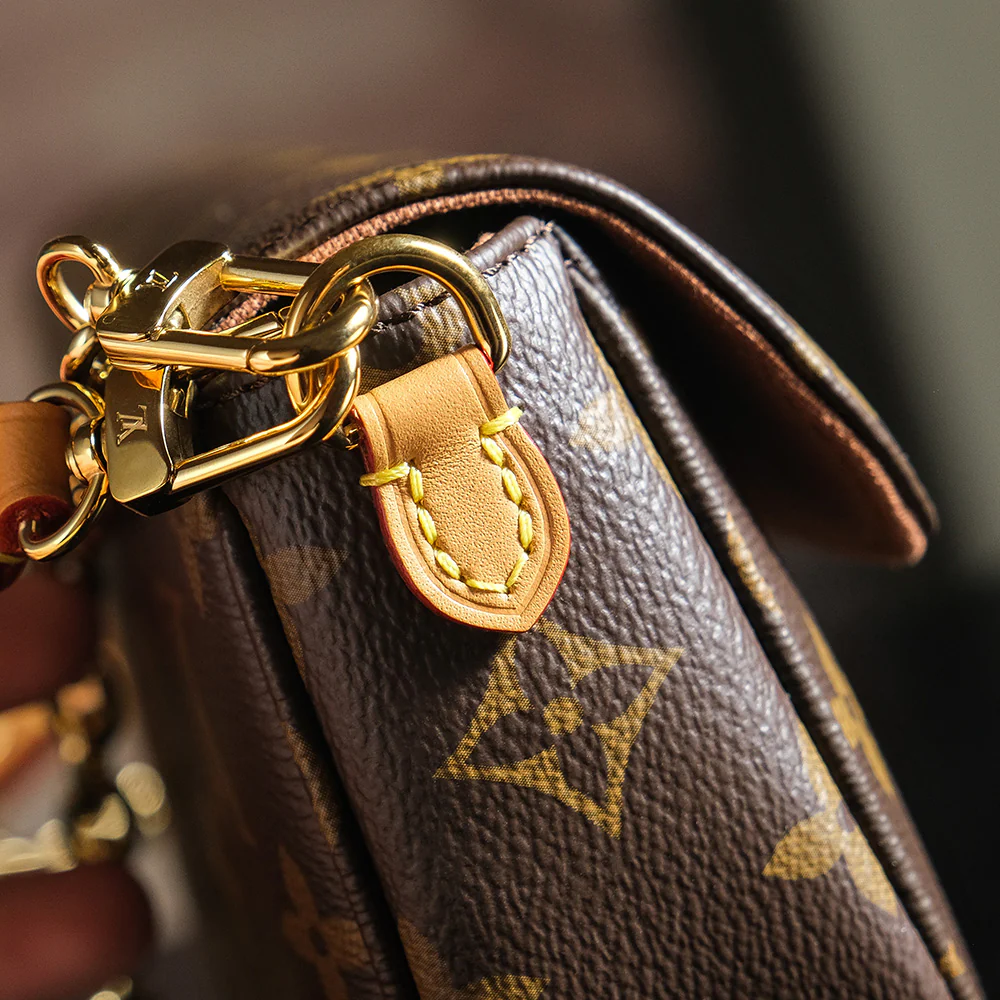 Маркировка в виде ромба на чипе LV - коричневая