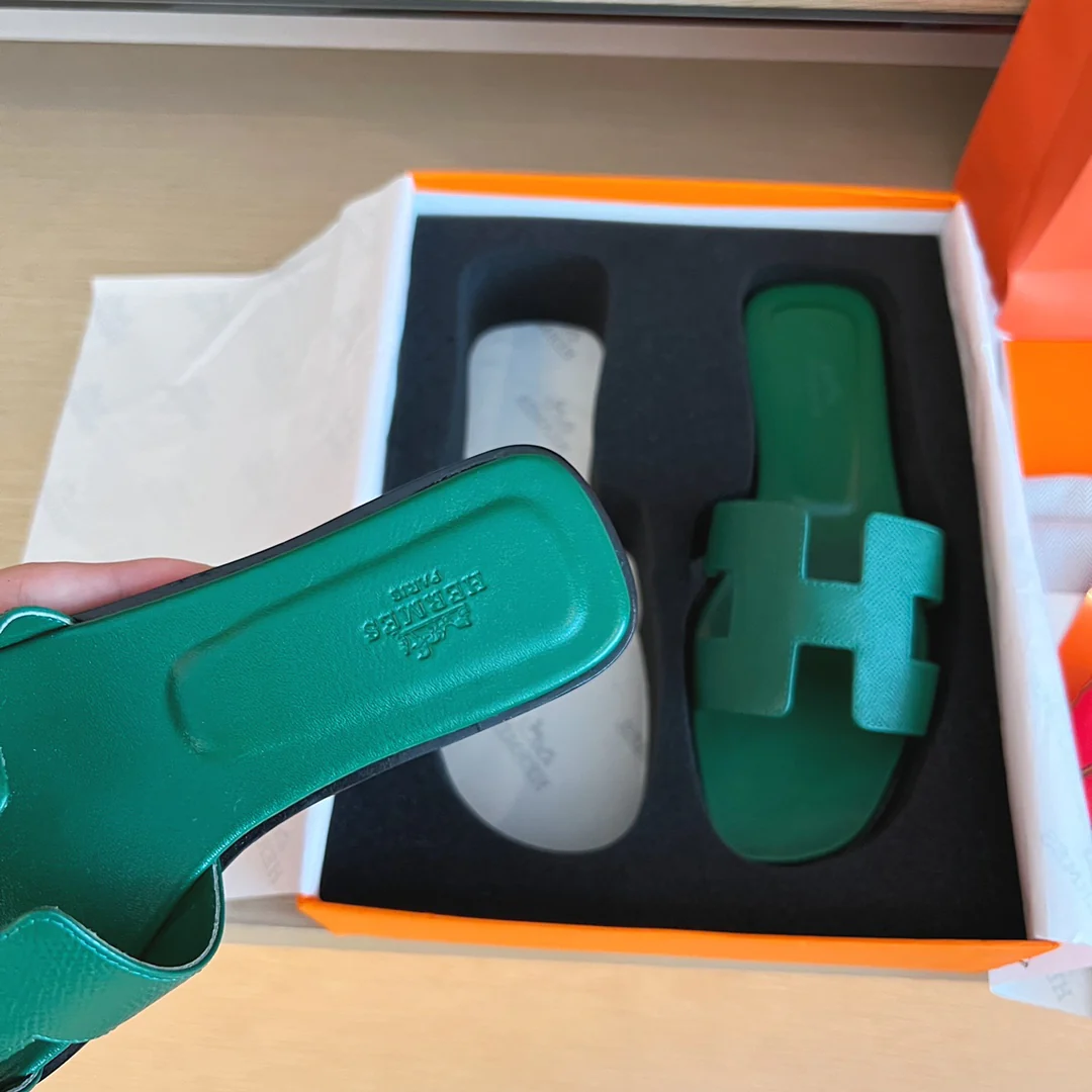 Тапочки Hermes H на плоской подошве - серия с принтом пальмовых листьев - подошва с полным покрытием - 1 шт.