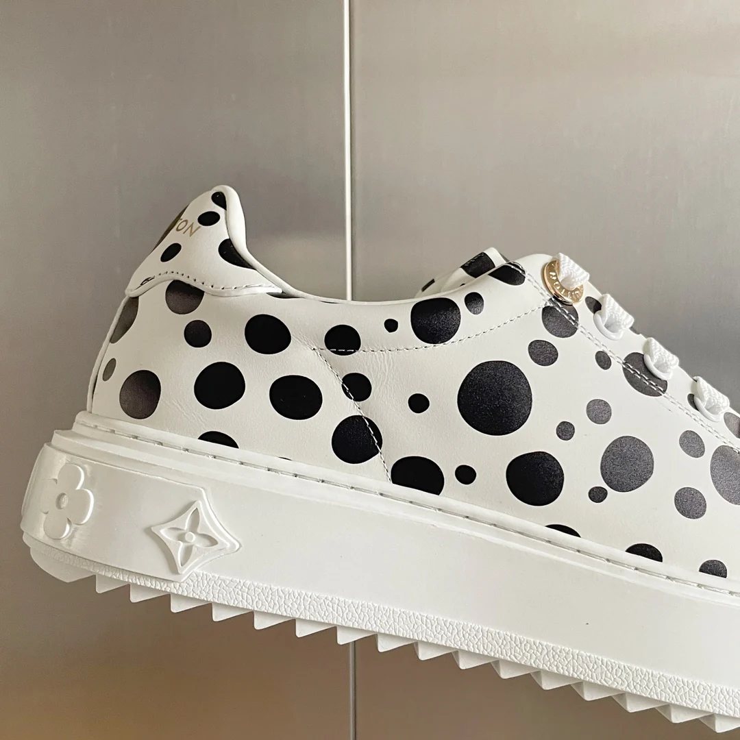 Кроссовки LV из новой серии Time Out 2023 года, белые, на платформе, в горошек.