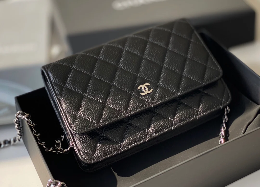 Chanel - Классические часы WOC - Черная кожа цвета личи с серебряной пряжкой
