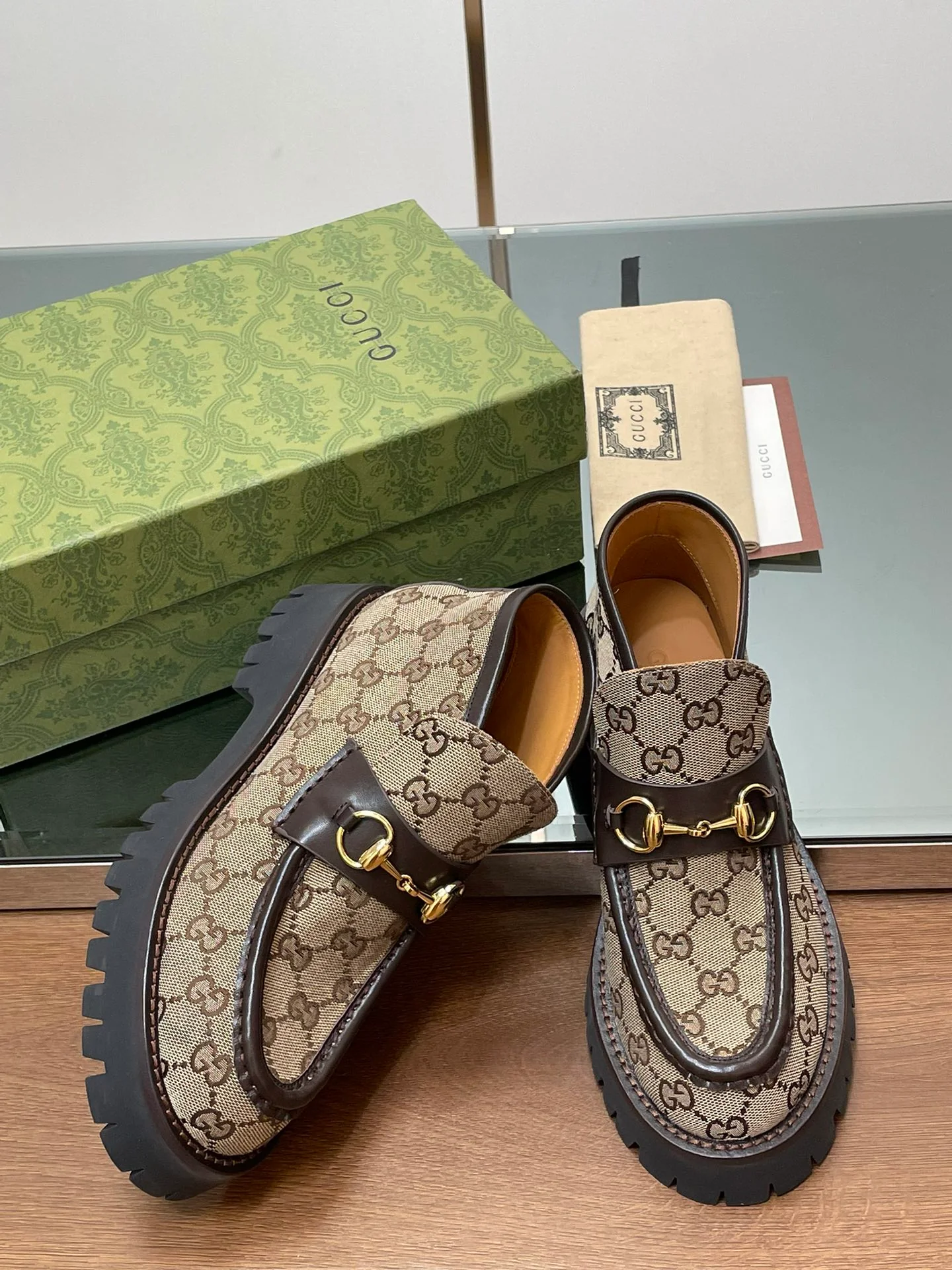 Ботильоны Gucci 2024 на платформе с пряжкой 