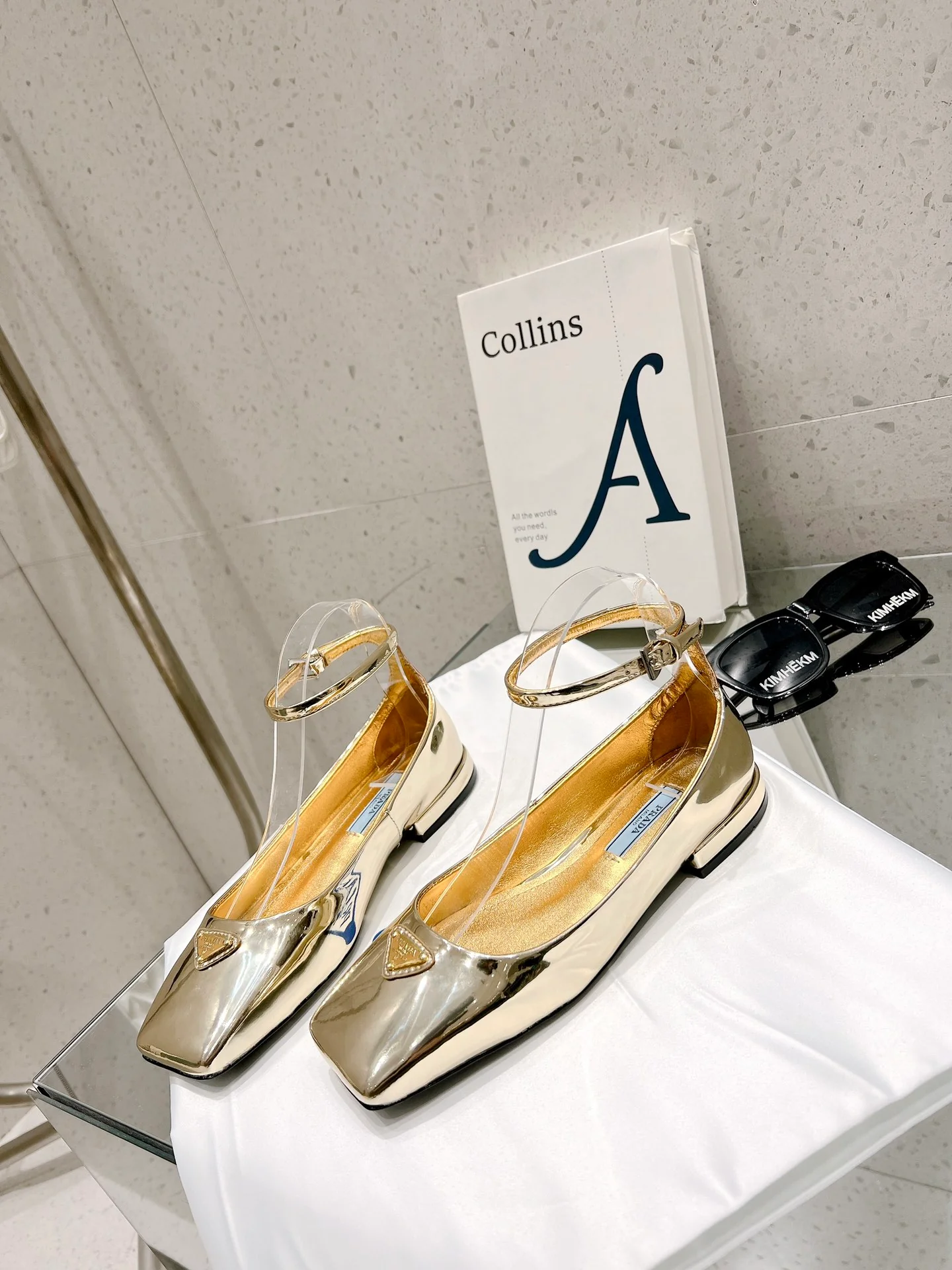 Новинка сезона весна/лето 2023 от Prada - Кожаные балетки - Серебристые