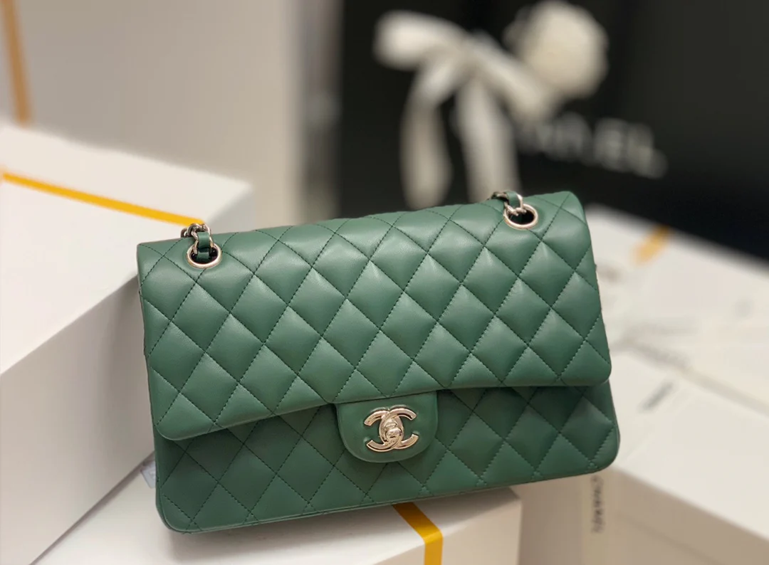 Сумка Chanel из овечьей кожи CF — зеленая с серебристой фурнитурой — 25 см