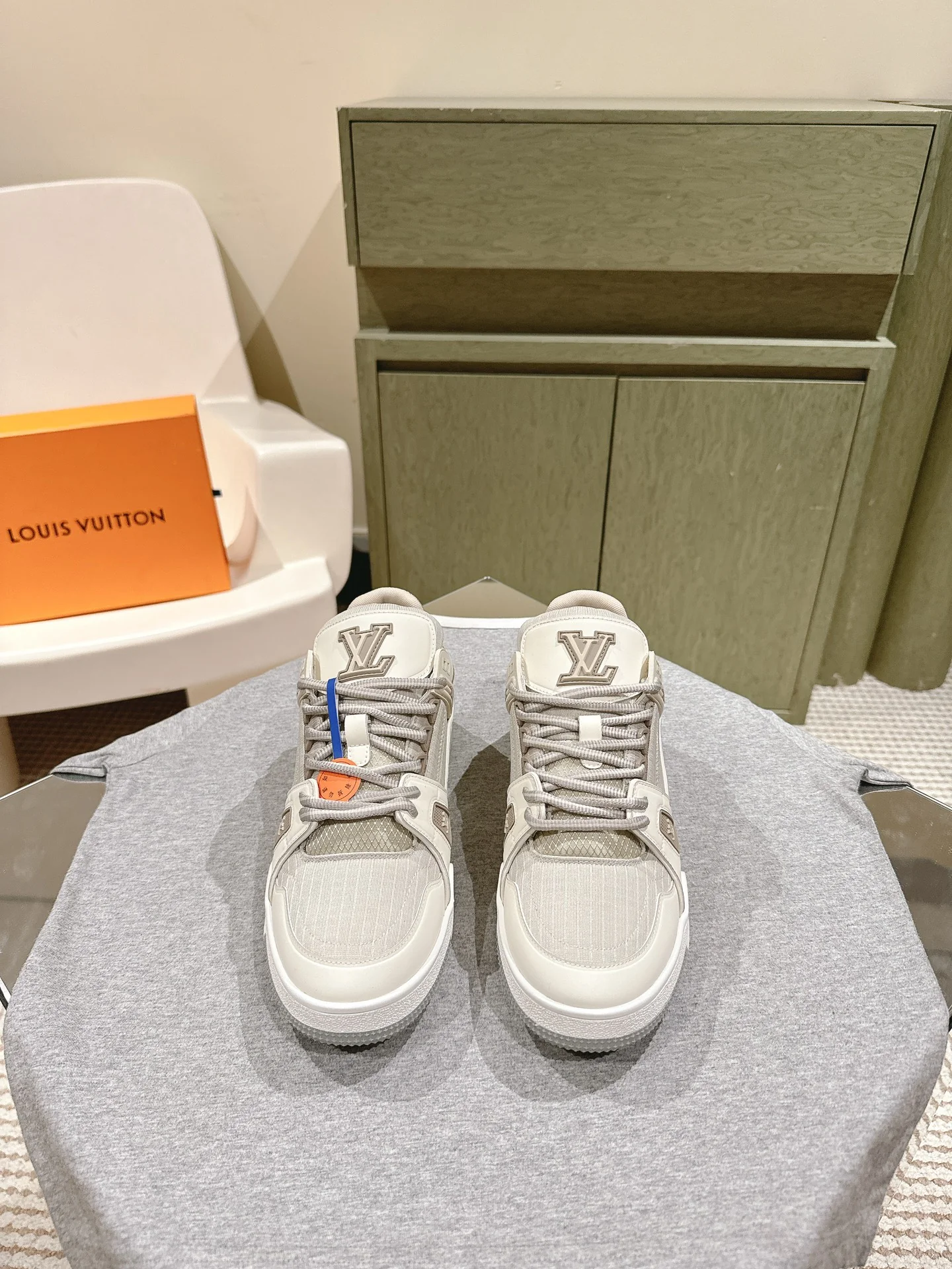 LV-2024-Кроссовки-Белые-2