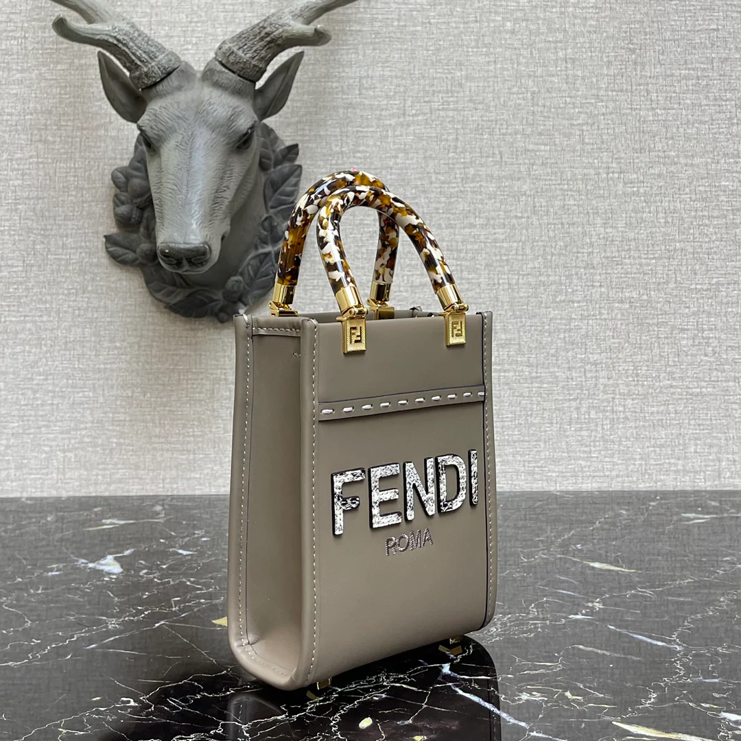Мини-сумка Fendi Sunshine серого цвета с принтом под змеиную кожу