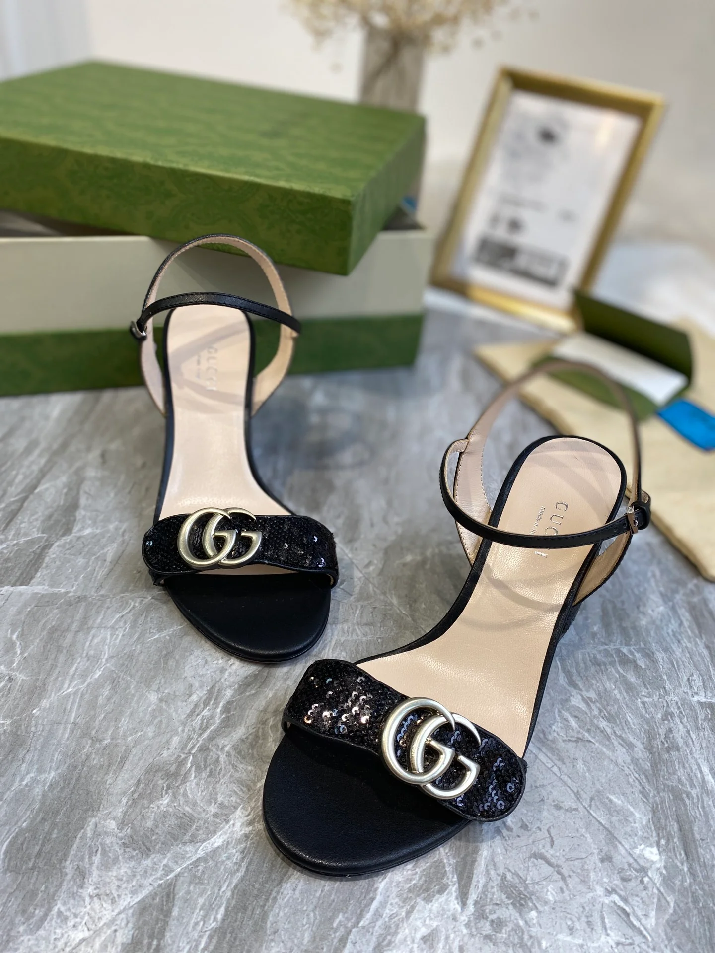 Босоножки Gucci на высоком каблуке с ремешками - 1