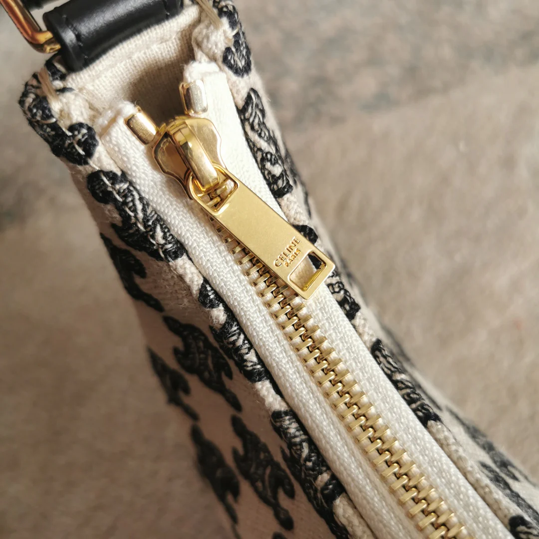 Сумка через плечо Celine Ava Triomphe - ретро, ??черная, с вышивкой.