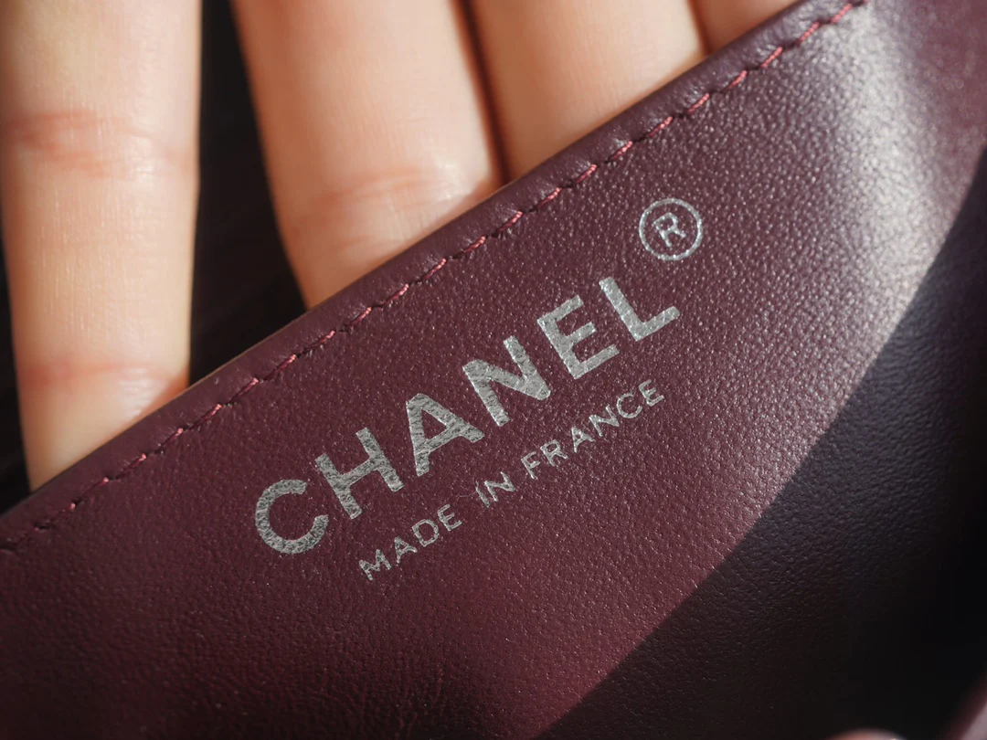 Часы Chanel CF Square Fat Man - 18 см - из черной овечьей кожи с серебряной пряжкой