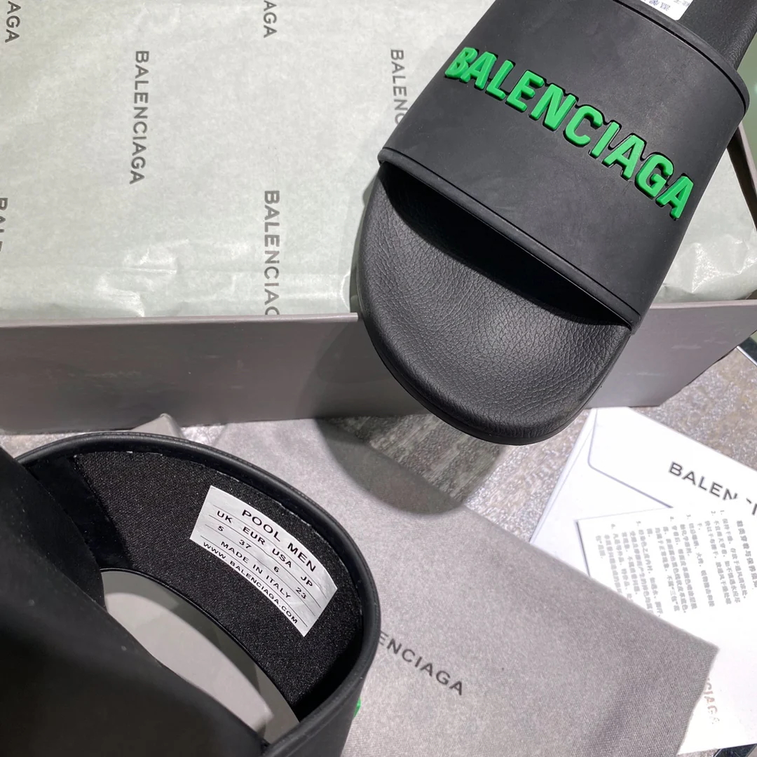 Balenciaga - Черные тапочки