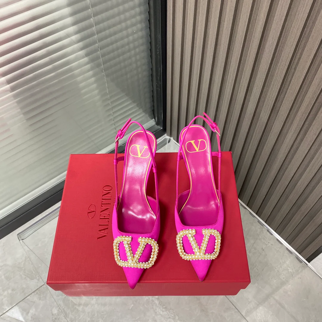 Valentino - Новейшая коллекция бутика - Сандалии и туфли на каблуках с V-образным вырезом