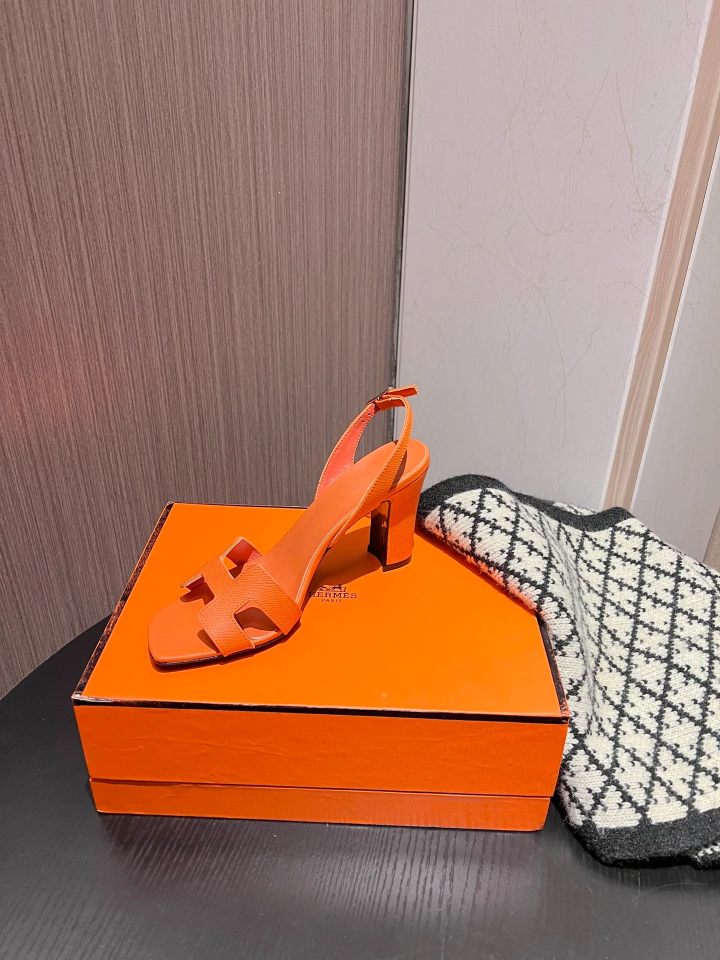 Босоножки на высоком каблуке Hermes - оранжевые