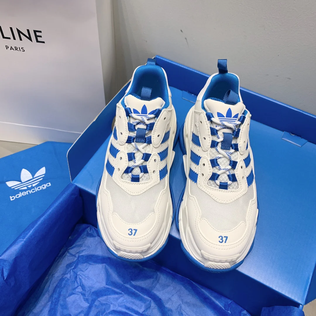 Кроссовки в парижском стиле — результат сотрудничества с брендом — массивные, женские размеры 35-40, мужские размеры 39-45.