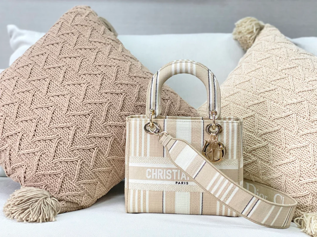 Сумка Dior Lady D Lite - вышивка на холсте - белые полосы