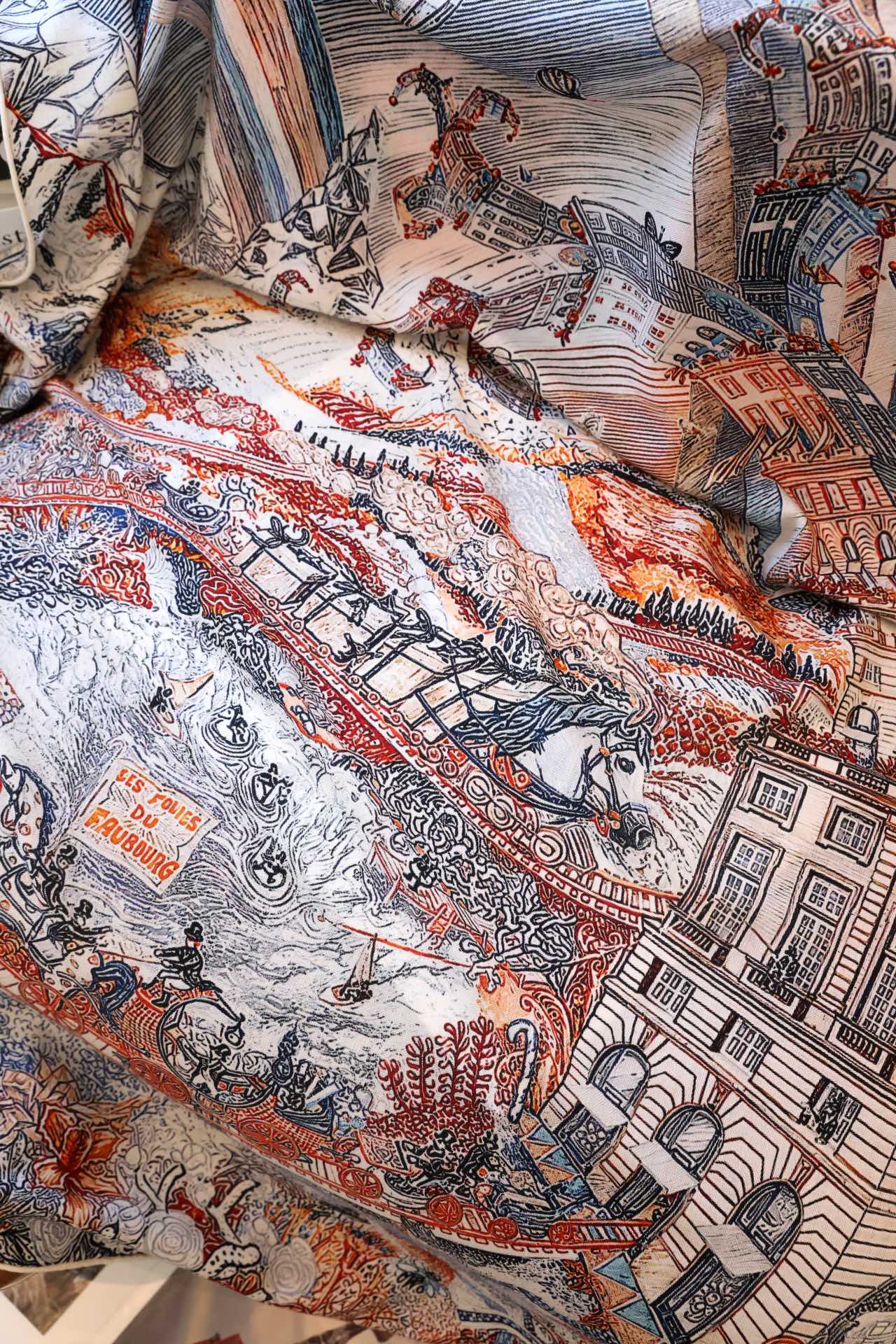 Большой шарф Hermes Dreamy Design 2024 — красный.