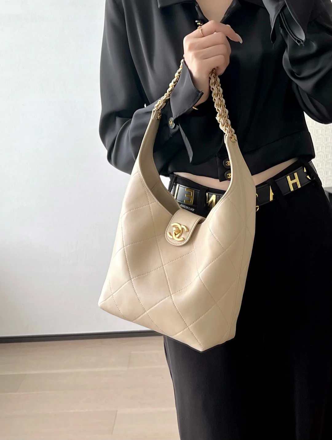 Chanel - ??? - Сумка в стиле хиппи ???? Маленькая - Светло-абрикосовый - Золотистая фурнитура