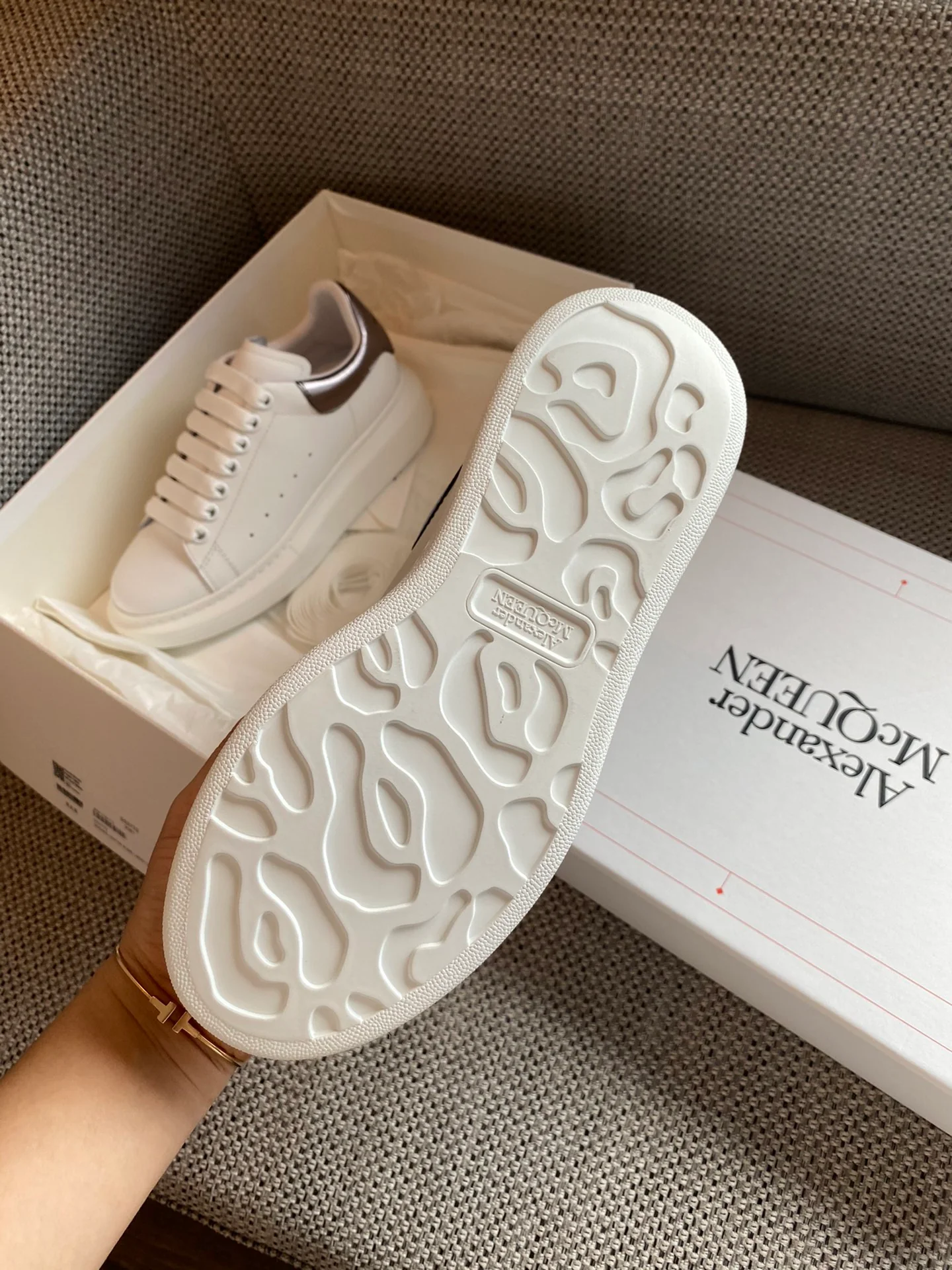 Классические белые кроссовки McQueen - бронзовые - серые