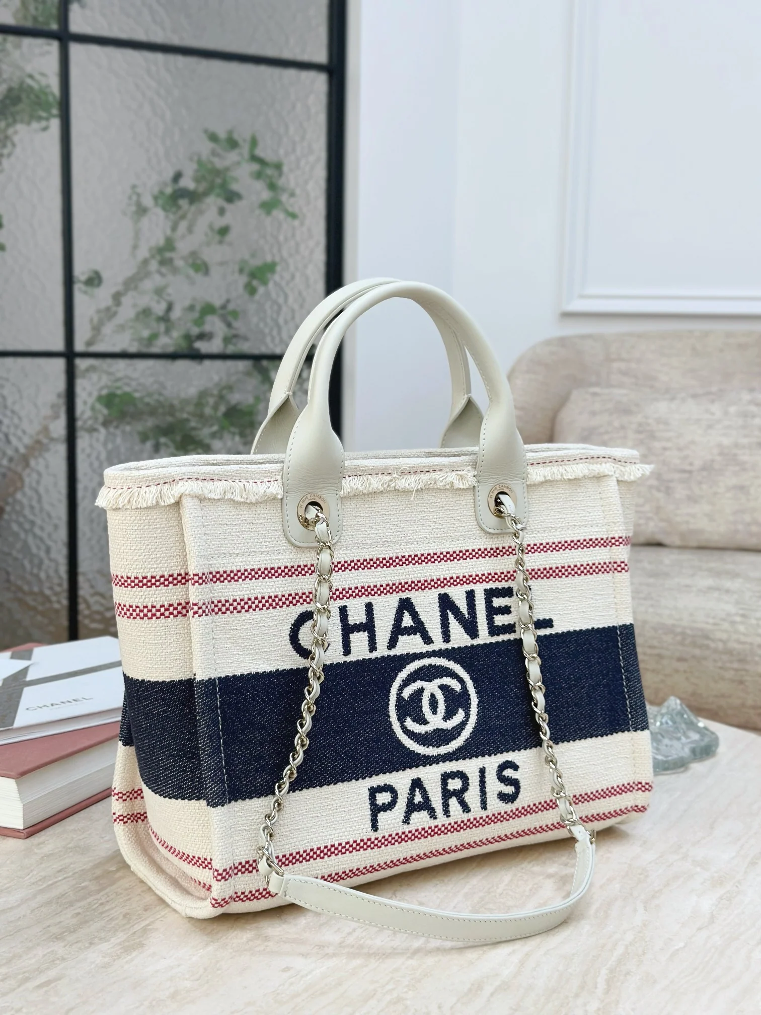 Пляжная сумка Chanel 25c, косметичка, красно-синяя.