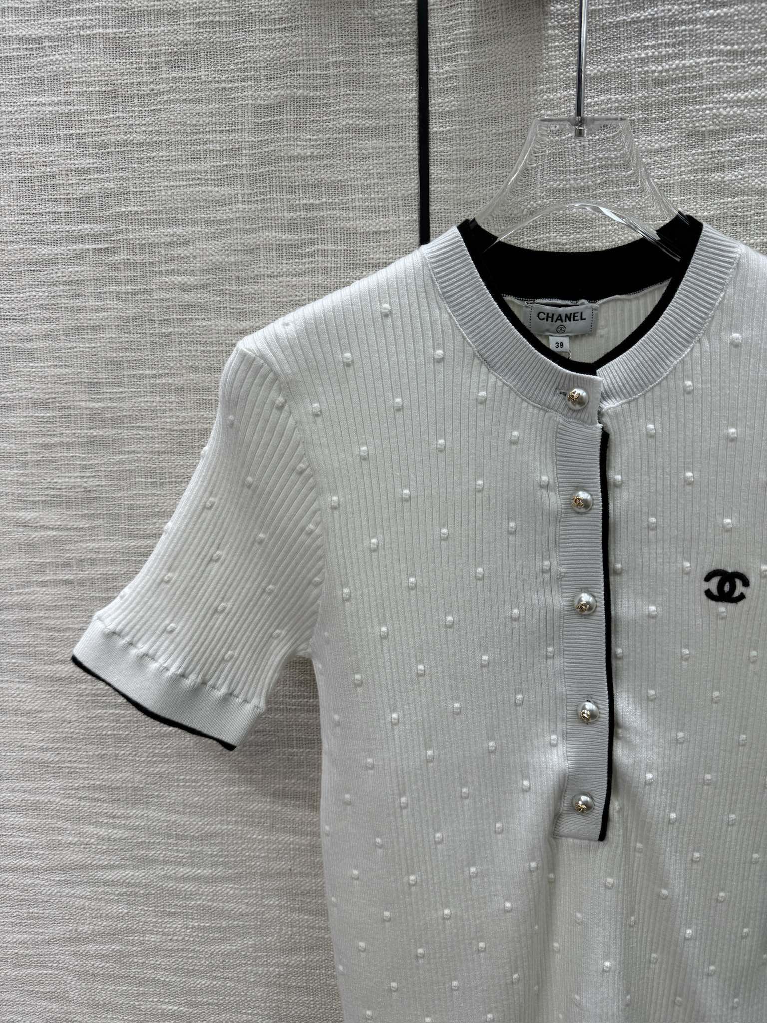 Chanel 2404 - Вязаный топ с короткими рукавами и круглым вырезом, частично открытый - Белый