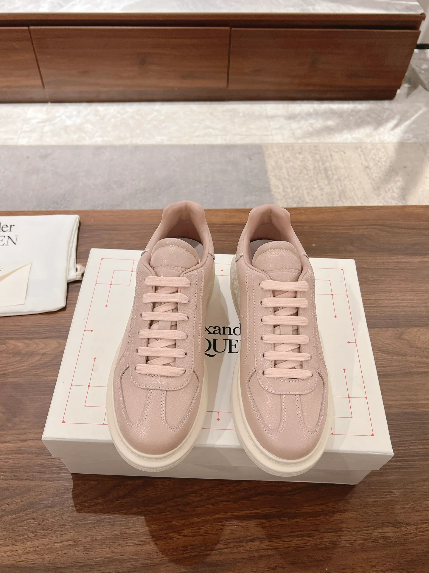 Скейтбордные кроссовки McQueen 2024 — розовые