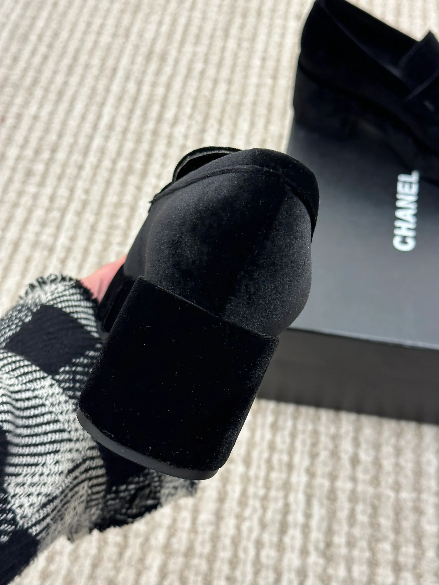 Новинка сезона осень/зима 2022 от Chanel - Лоферы на платформе - Флисовые.