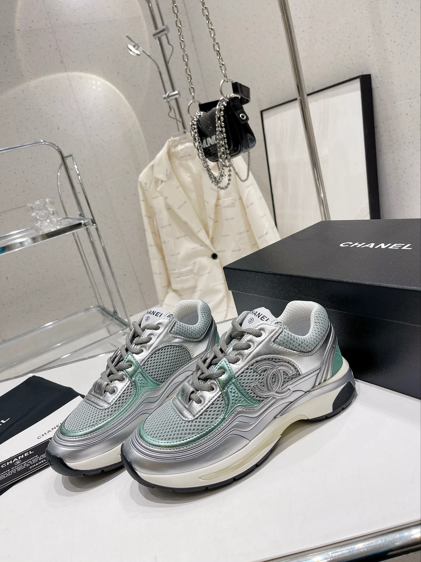 Новинка весенней коллекции Chanel 2023 года - Дышащая сетка - Повседневные кроссовки - Серебристые