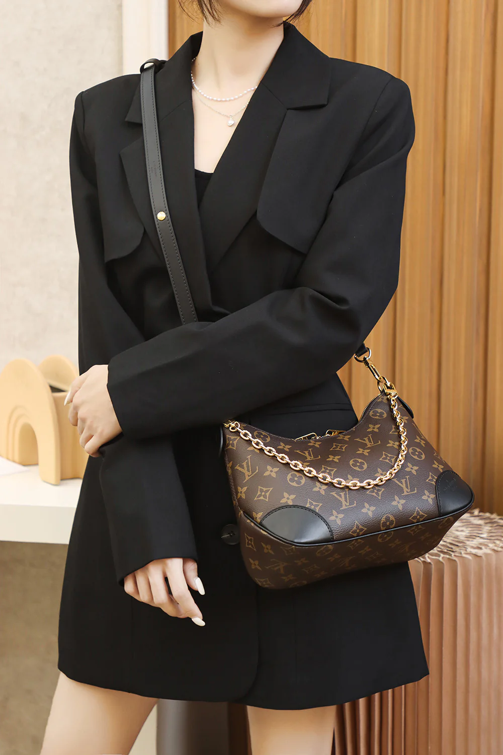 m45831-LV-boulogne croissant bag-over-shoulder/crossbody bag