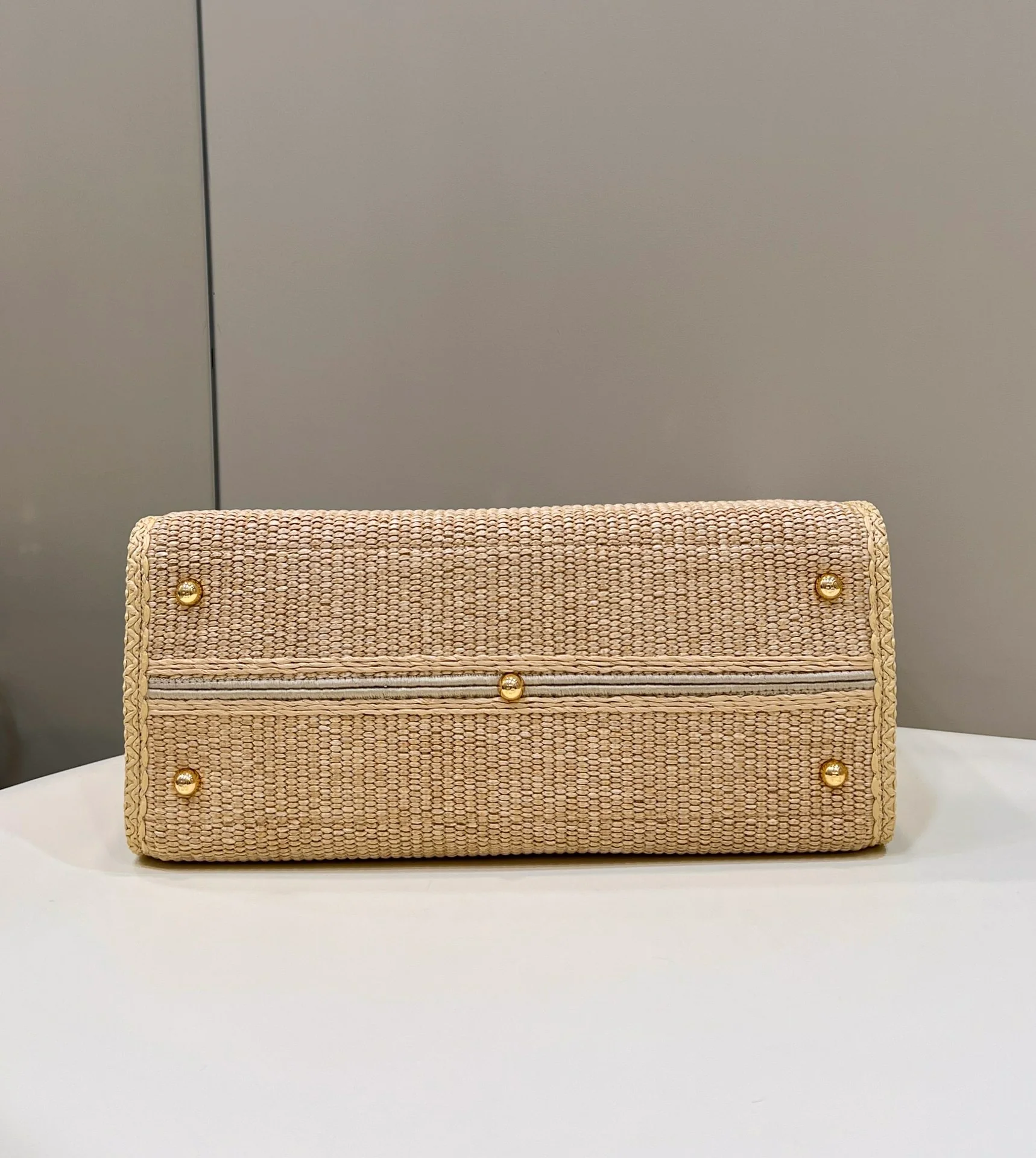 Сумка-шоппер Fendi Sunshine ручной работы из соломы