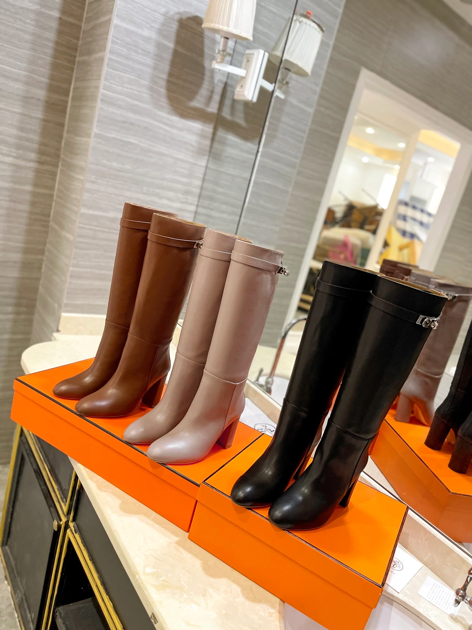 Классические сапоги Hermes Kelly с пряжкой - черные