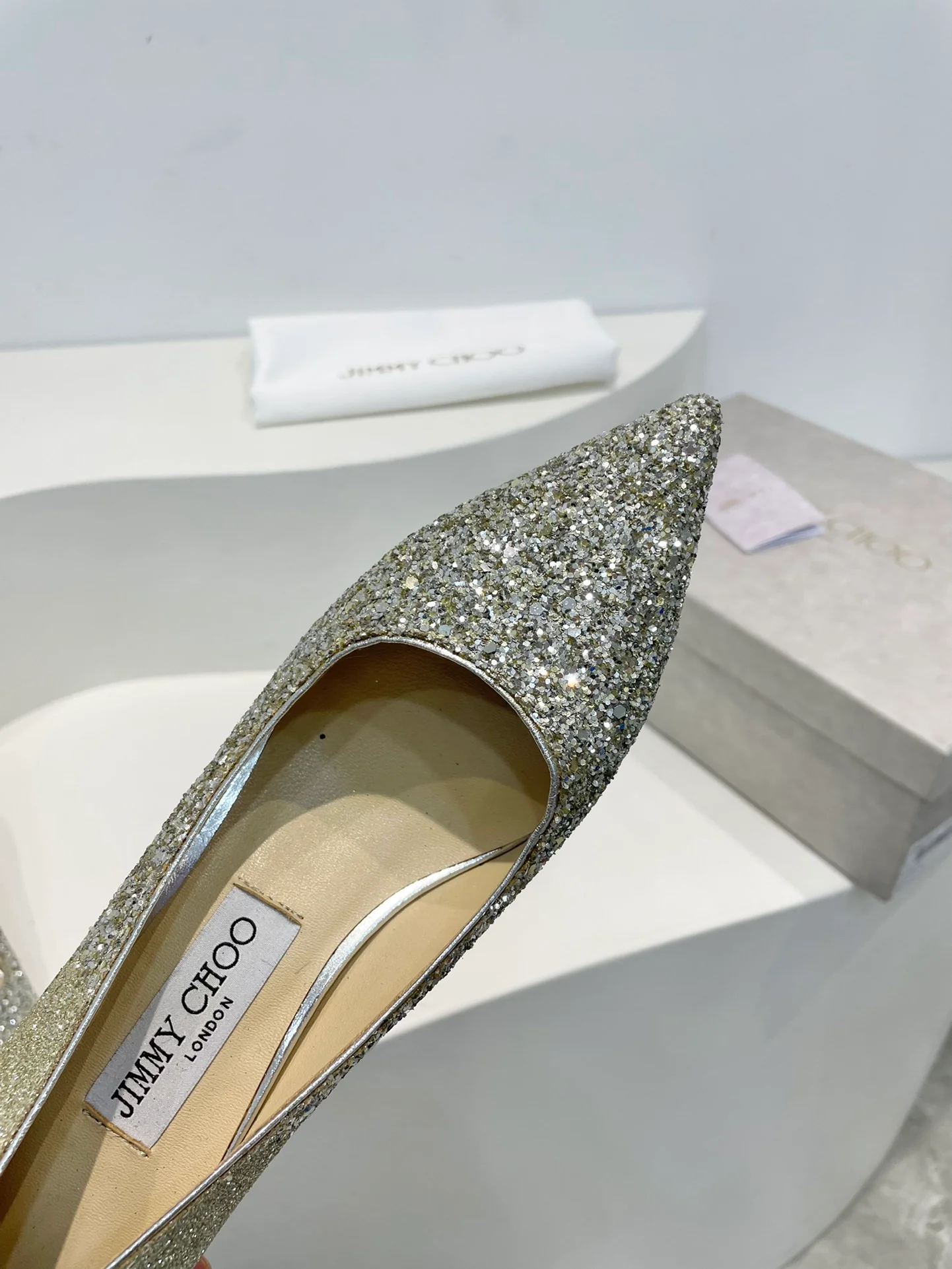 Туфли-лодочки Jimmy с острым носком на шпильке - серебристо-золотые