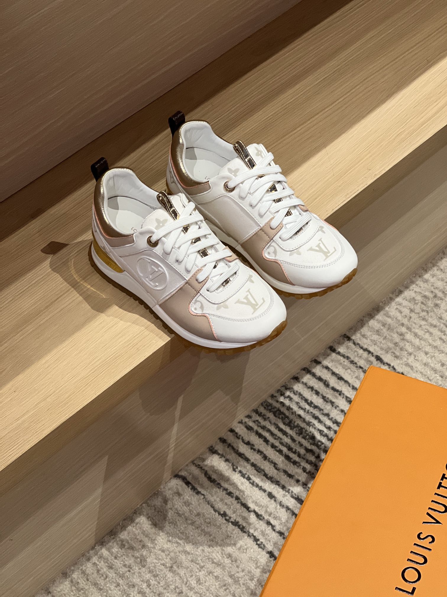 Серия LV Run Away - Повседневные кроссовки - Milk Tea Powder