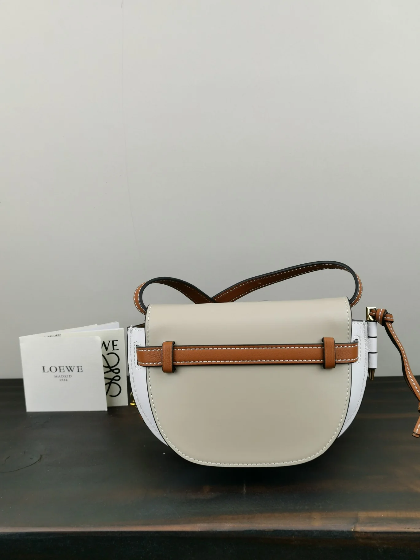 Loewe-gate-mini-21x12-5x9-5-cm-11