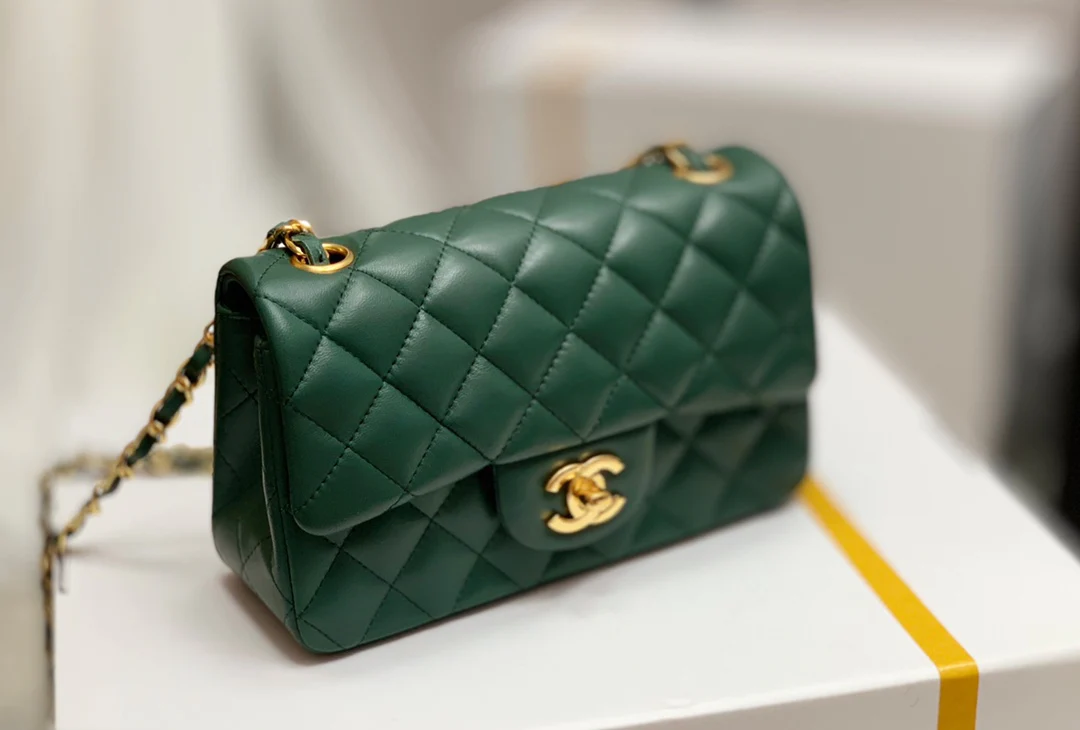 Chanel - Усовершенствованная стеганая сумка CF - Зеленая с золотой фурнитурой - 20 см