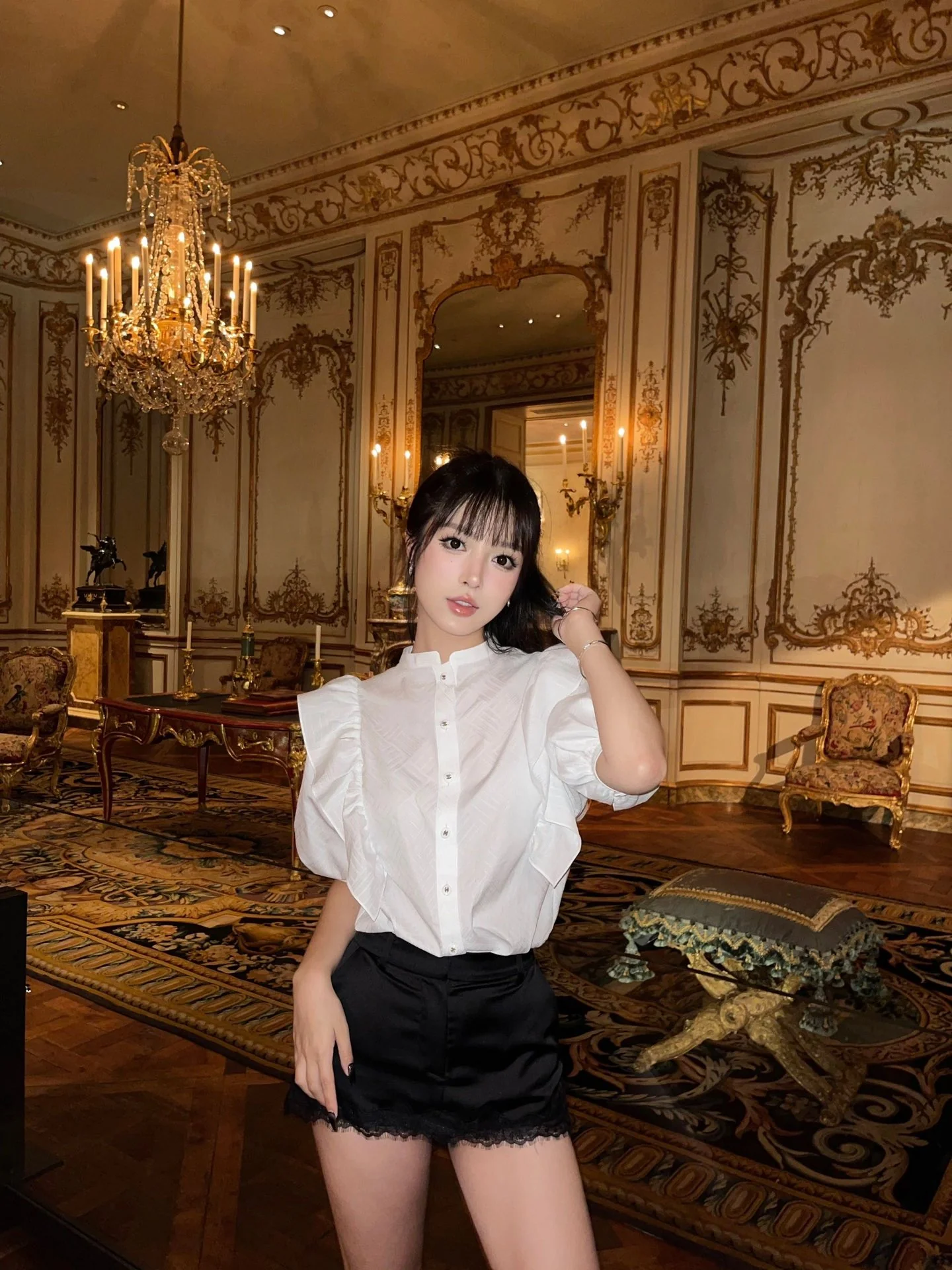 Белая рубашка Chanel 2403 с рукавами-фонариками и оборками - 1 шт.