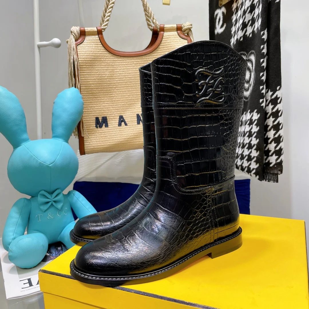 Кожаные сапоги Fendi до середины икры - черные