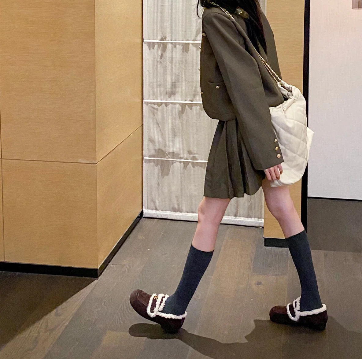 Коллекция Celine ?Ранняя весна 2022? — Пушистые балетки — Фотографии в обуви.