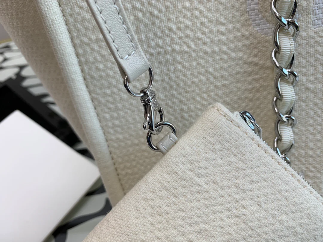 Пляжная сумка Chanel из коллекции осень/зима 2022 — белая — большая
