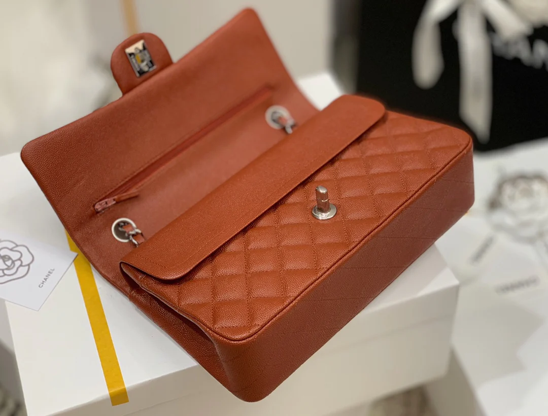 Chanel - Сумка из телячьей кожи с мелким шариковым узором - CF - Коричневая с серебристой фурнитурой - 25 см