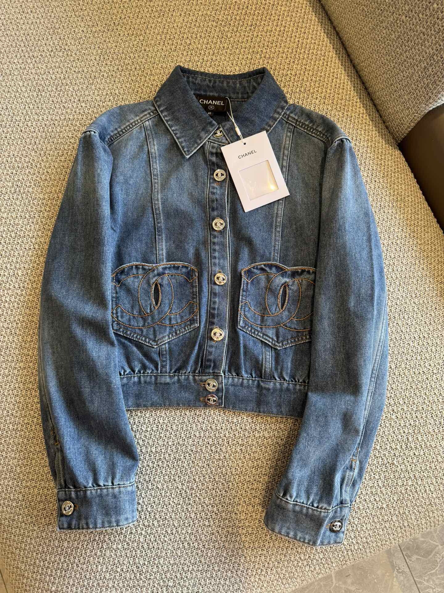 Джинсовая куртка Chanel 2403-24 с новыми карманами