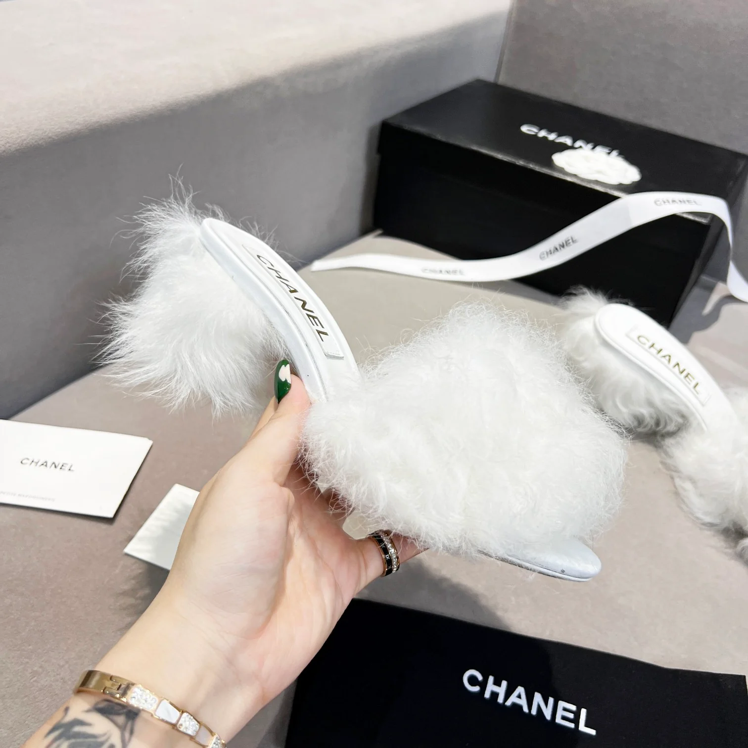 Новая коллекция Chanel ?Ранняя осень 2022? — тапочки из овечьей шерсти — размеры 35-39-40-41 (изготовление на заказ)